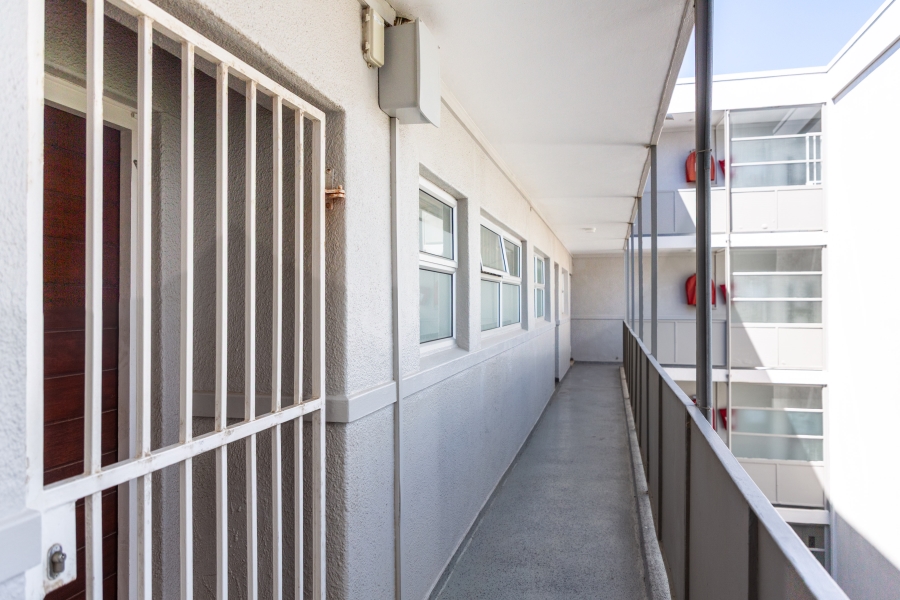 2 Bedroom Property for Sale in Mouille Point Western Cape